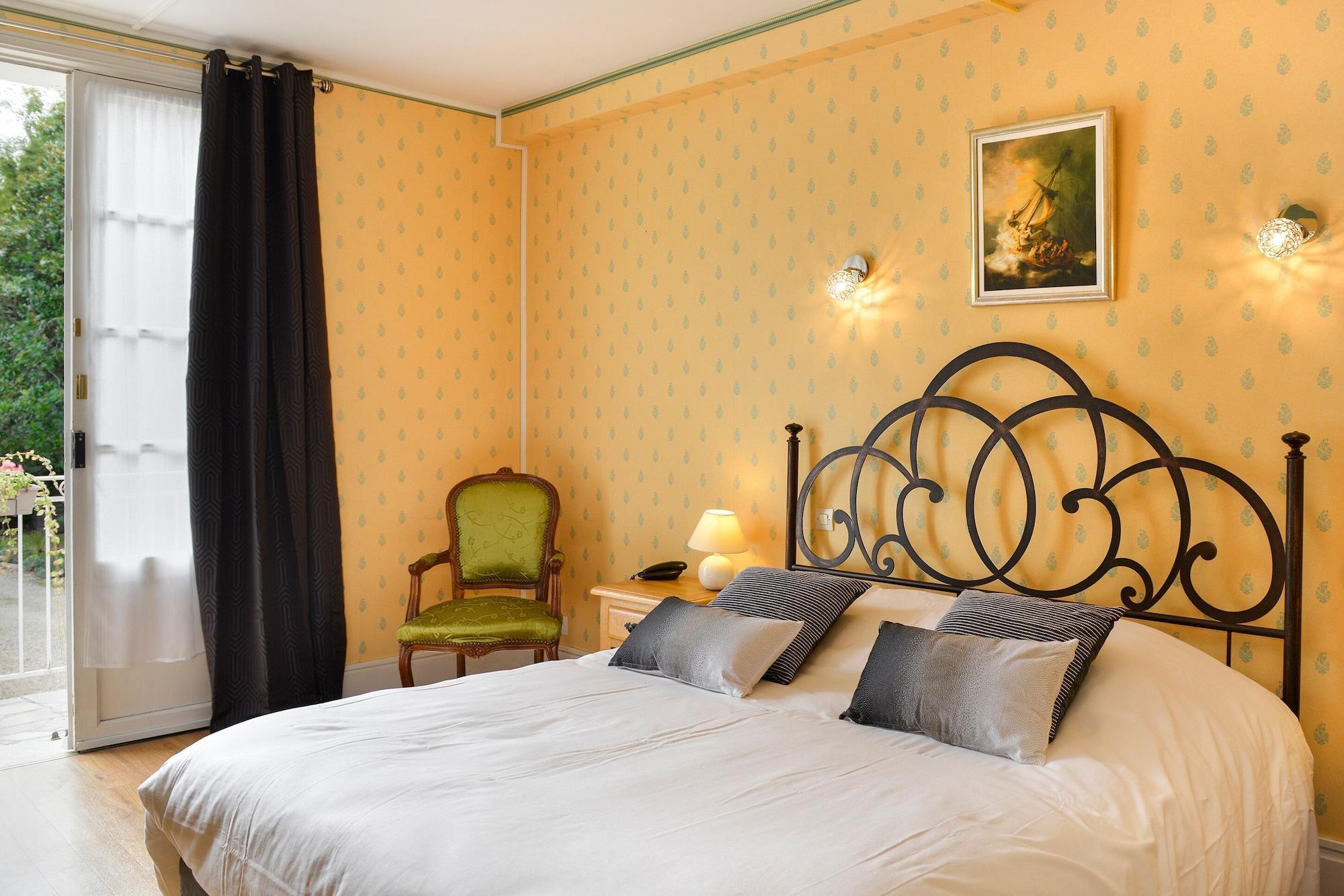 Logis Manoir De La Giraudiere Beaumont-en-Véron Eksteriør billede