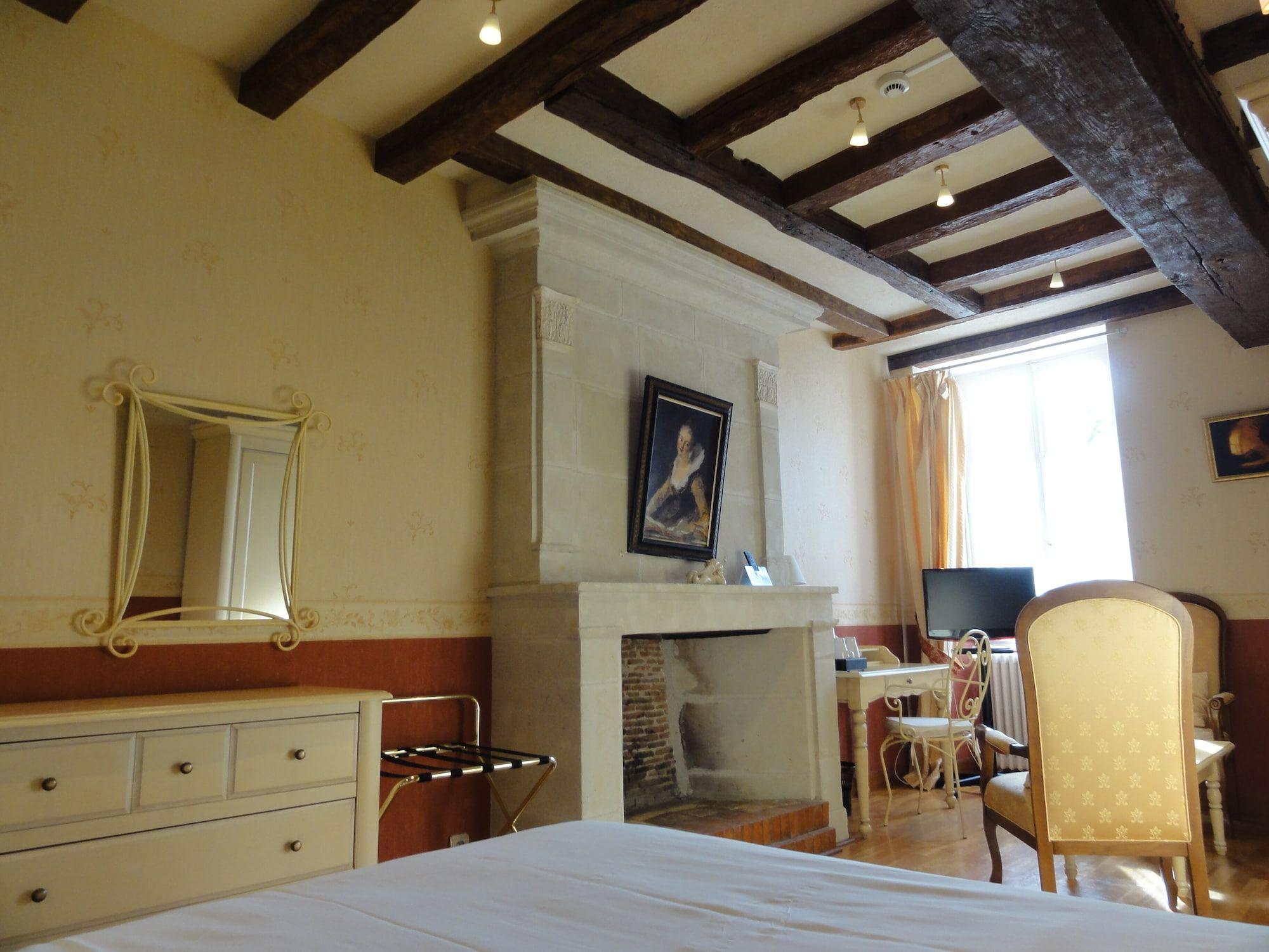 Logis Manoir De La Giraudiere Beaumont-en-Véron Eksteriør billede