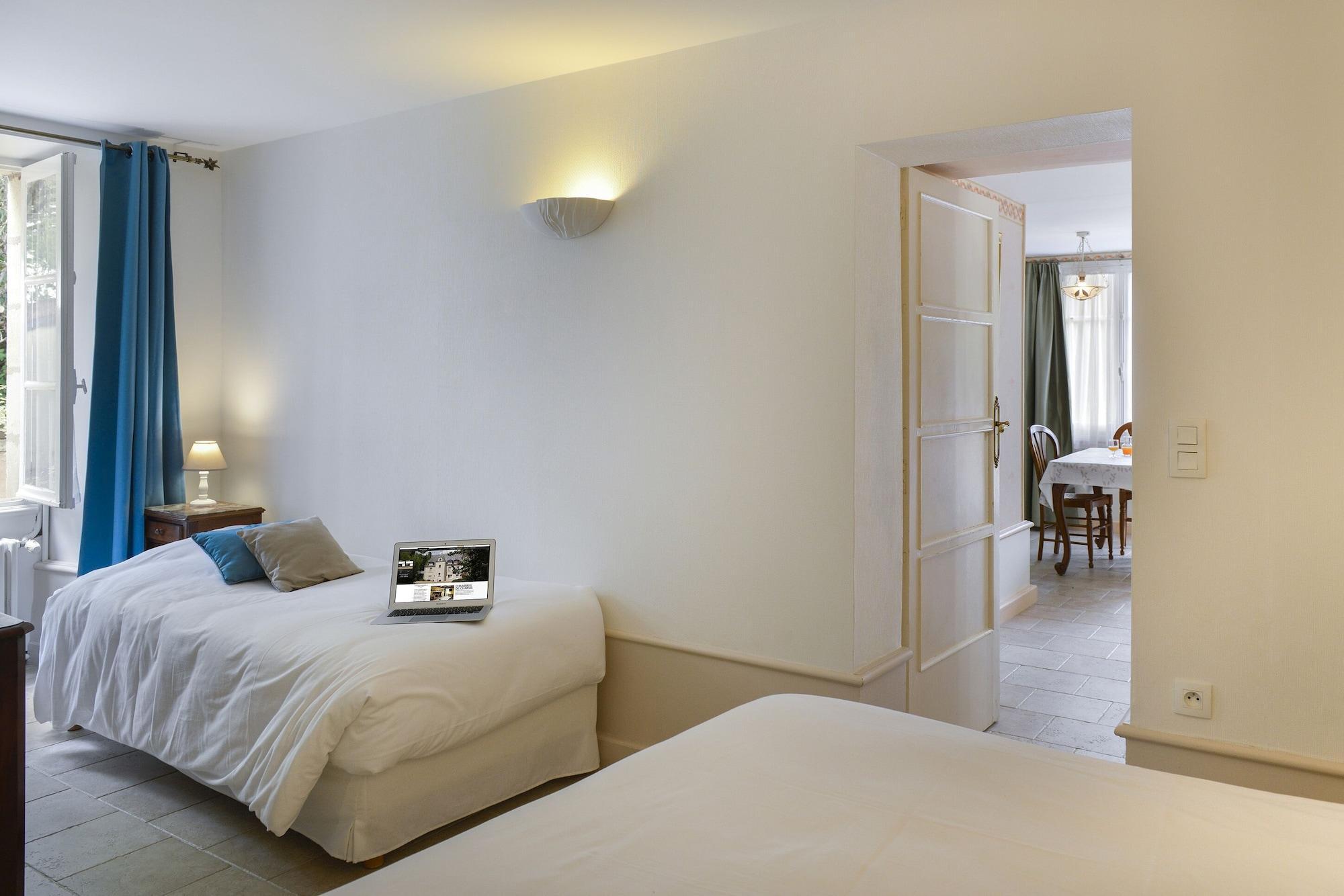 Logis Manoir De La Giraudiere Beaumont-en-Véron Eksteriør billede