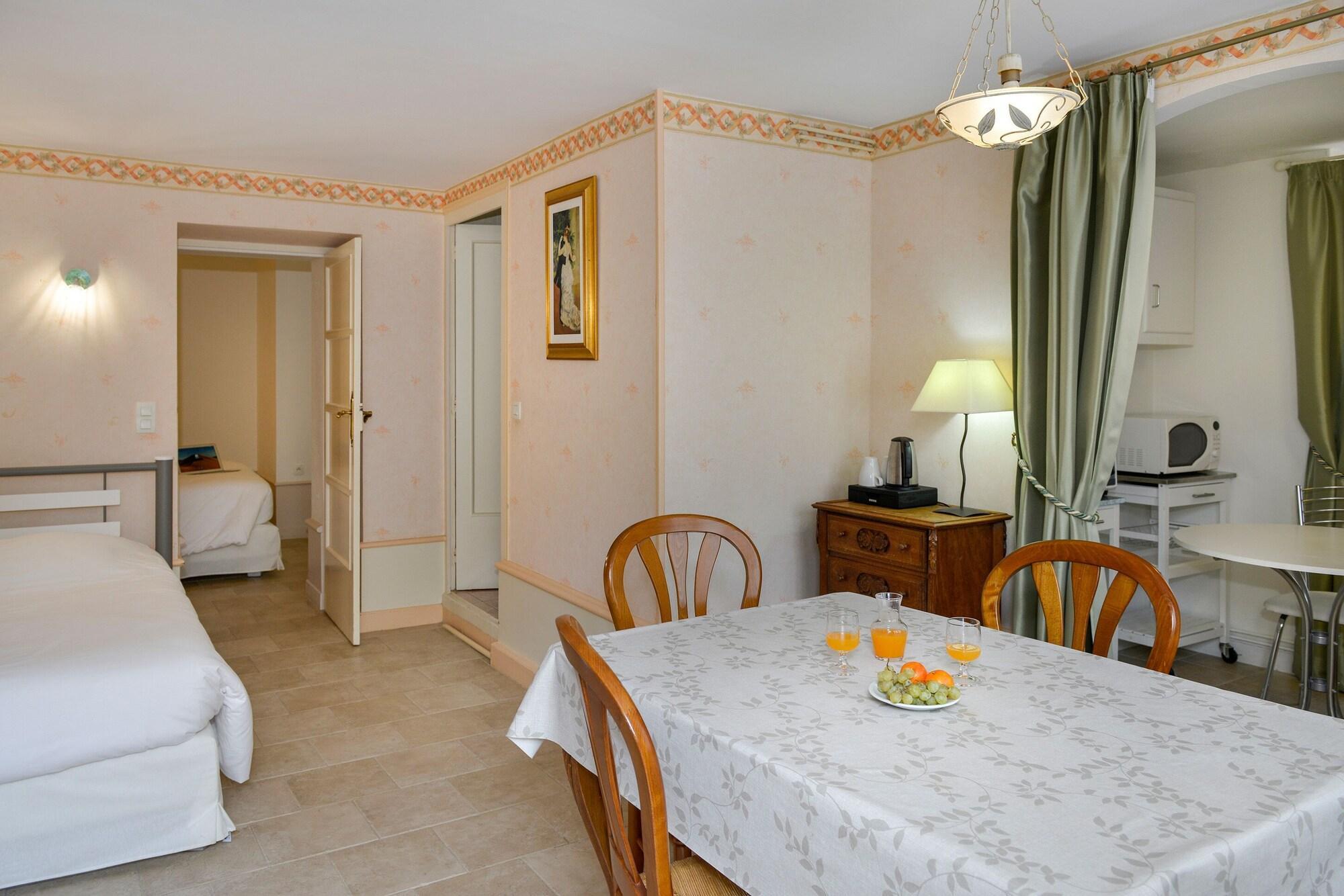 Logis Manoir De La Giraudiere Beaumont-en-Véron Eksteriør billede