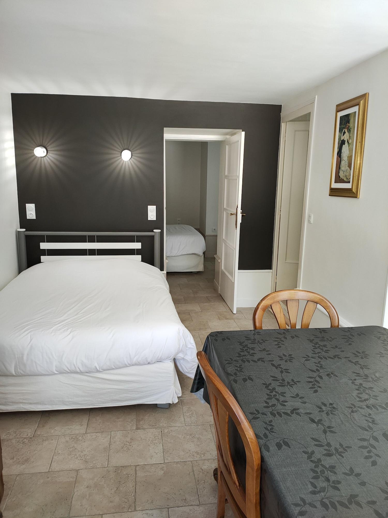 Logis Manoir De La Giraudiere Beaumont-en-Véron Eksteriør billede