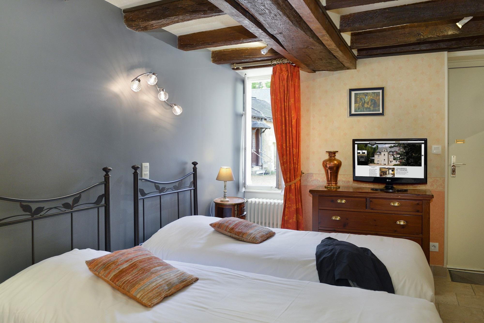Logis Manoir De La Giraudiere Beaumont-en-Véron Eksteriør billede