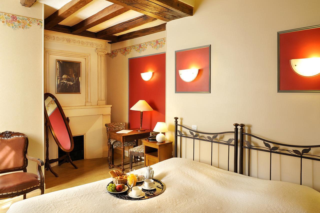 Logis Manoir De La Giraudiere Beaumont-en-Véron Eksteriør billede