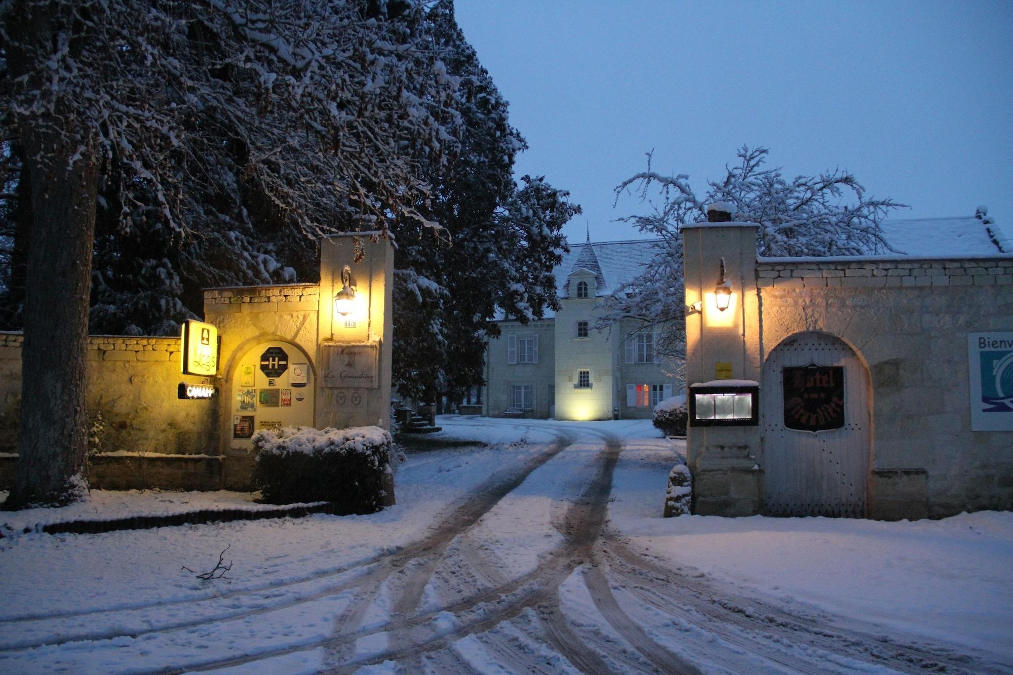 Logis Manoir De La Giraudiere Beaumont-en-Véron Eksteriør billede