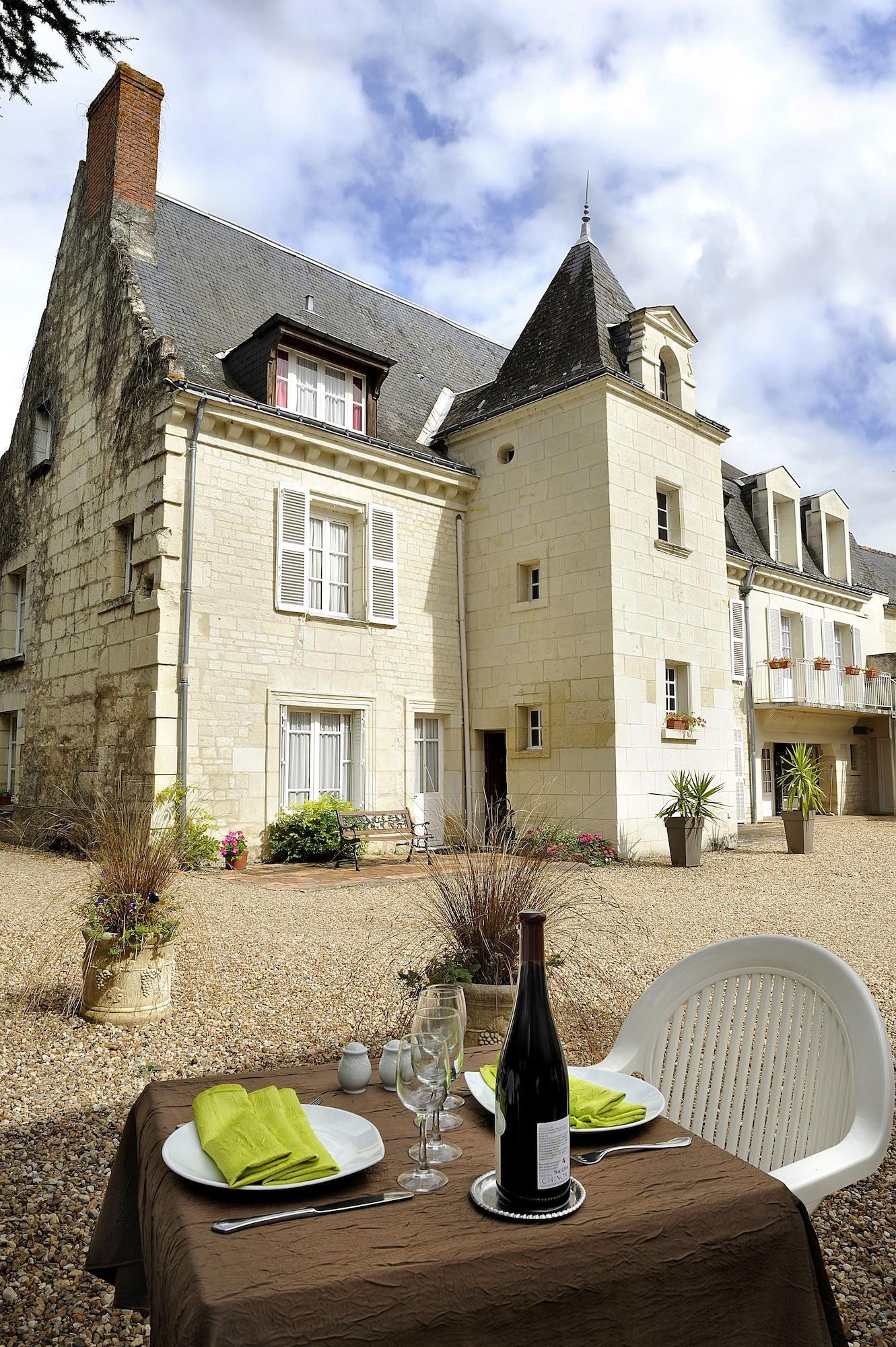 Logis Manoir De La Giraudiere Beaumont-en-Véron Eksteriør billede