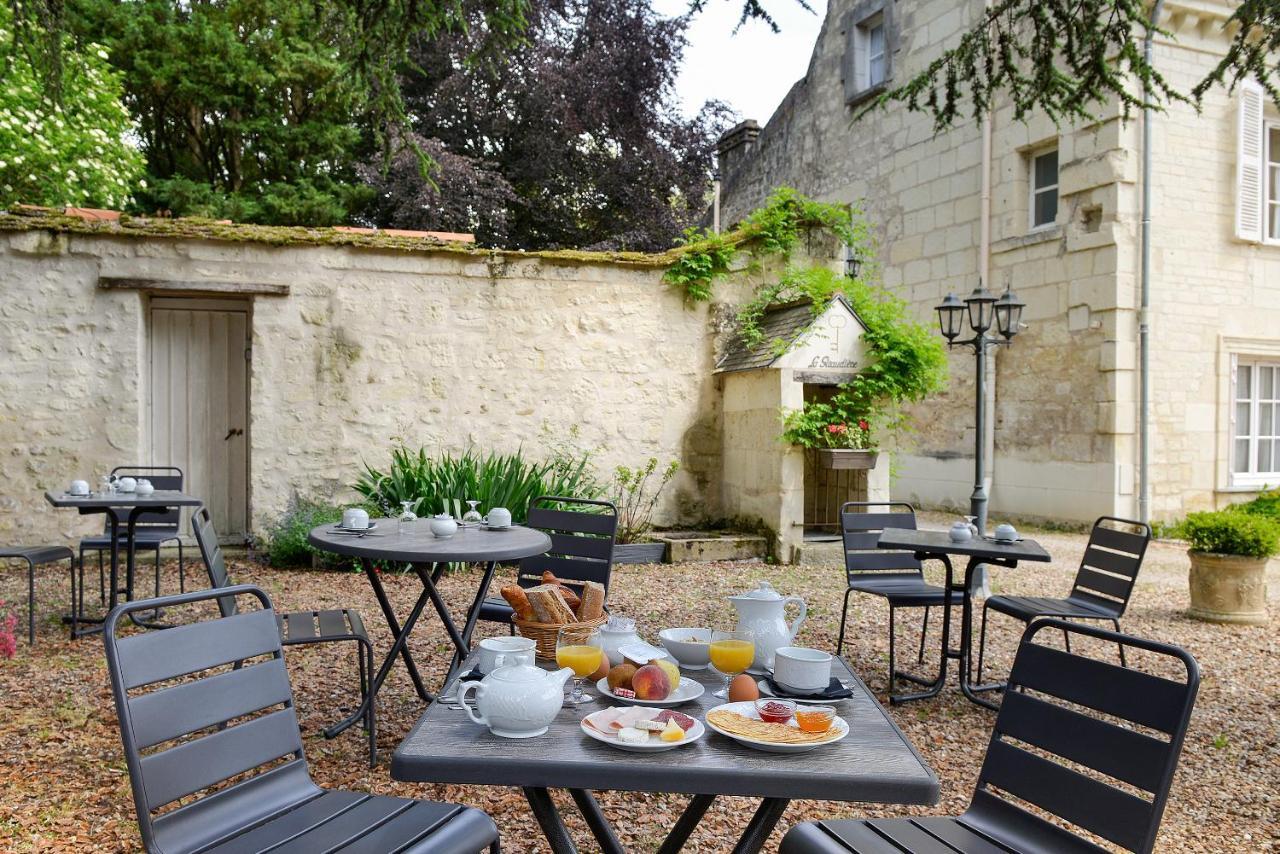 Logis Manoir De La Giraudiere Beaumont-en-Véron Eksteriør billede