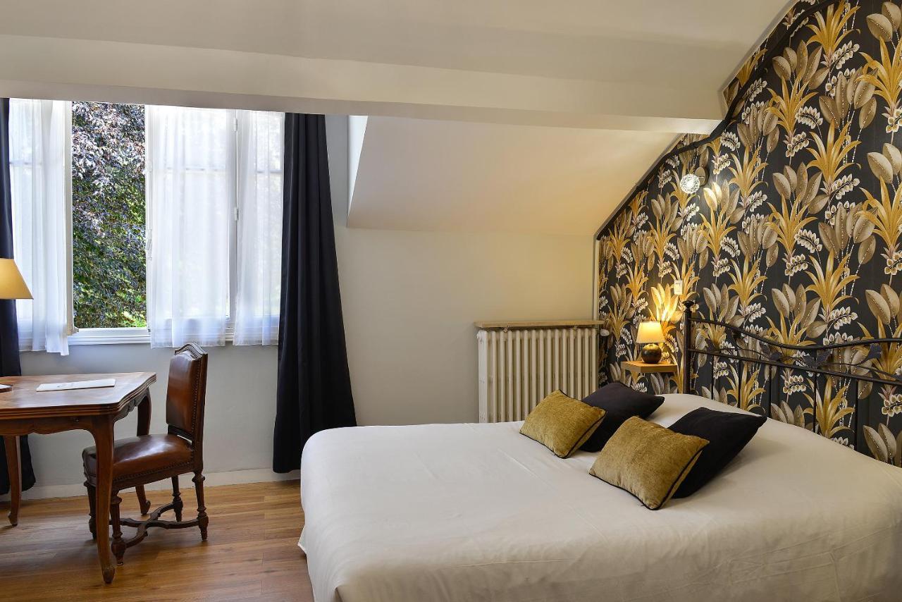Logis Manoir De La Giraudiere Beaumont-en-Véron Eksteriør billede