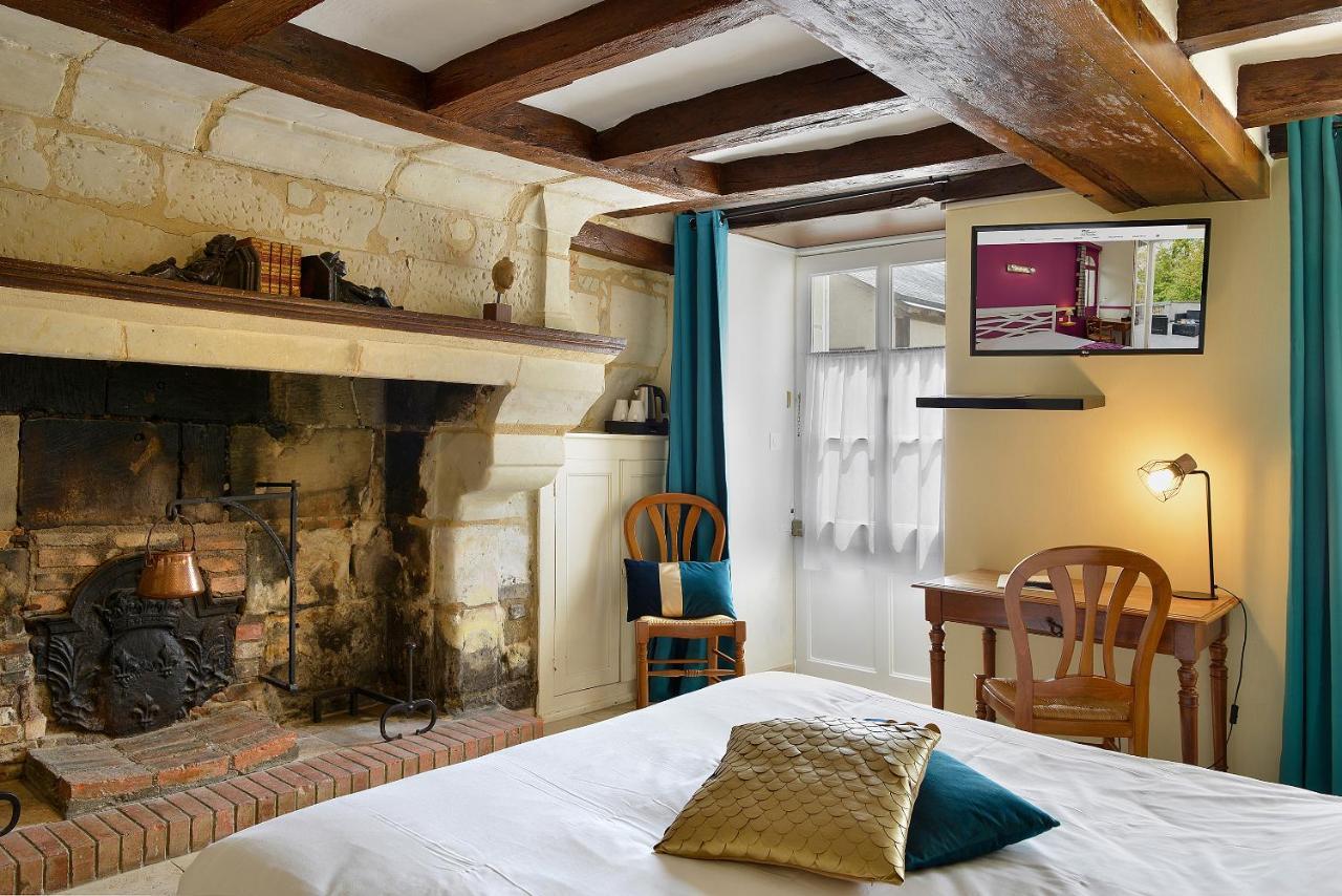 Logis Manoir De La Giraudiere Beaumont-en-Véron Eksteriør billede