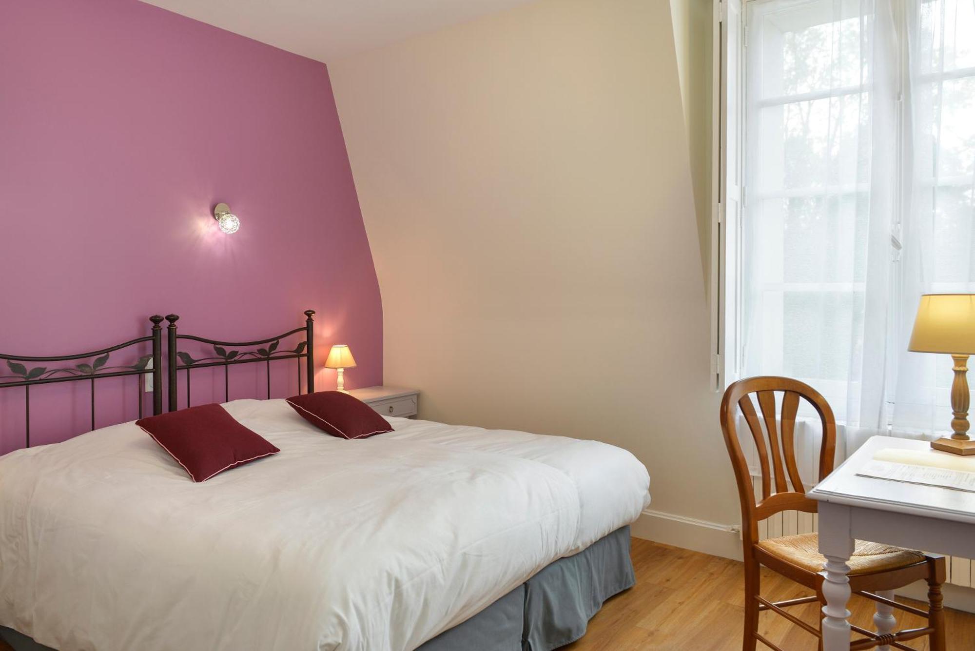 Logis Manoir De La Giraudiere Beaumont-en-Véron Eksteriør billede