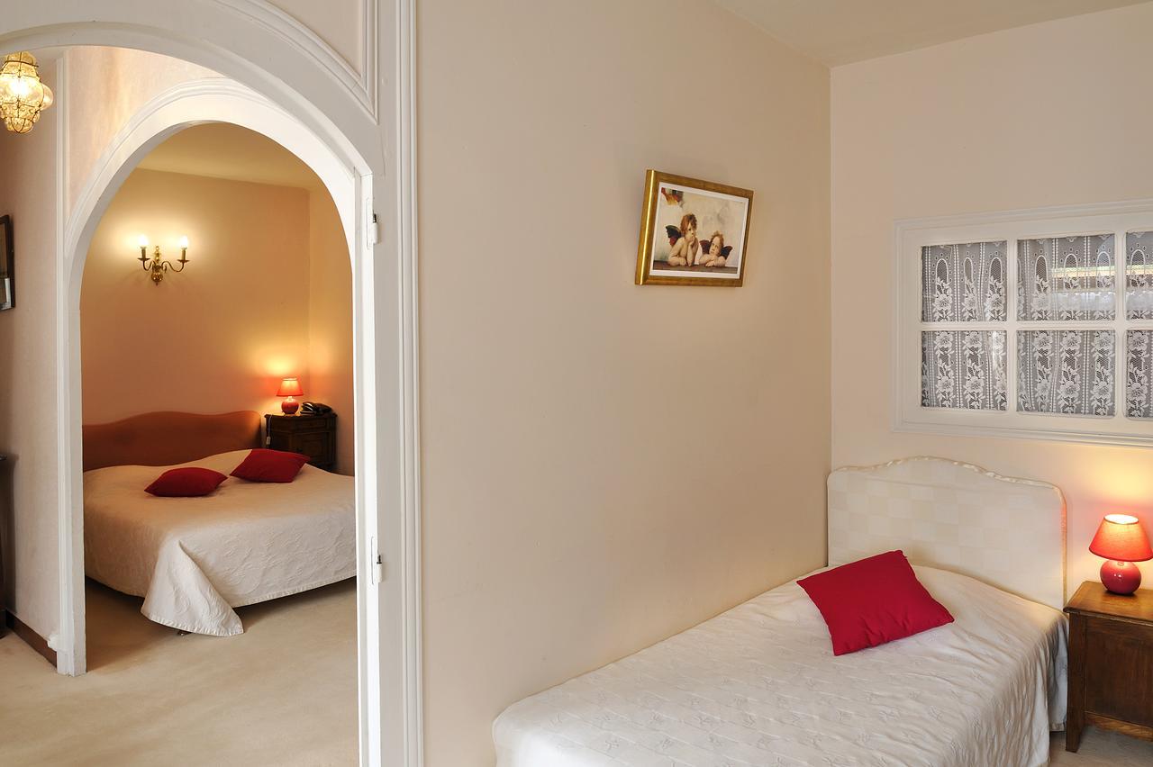Logis Manoir De La Giraudiere Beaumont-en-Véron Eksteriør billede