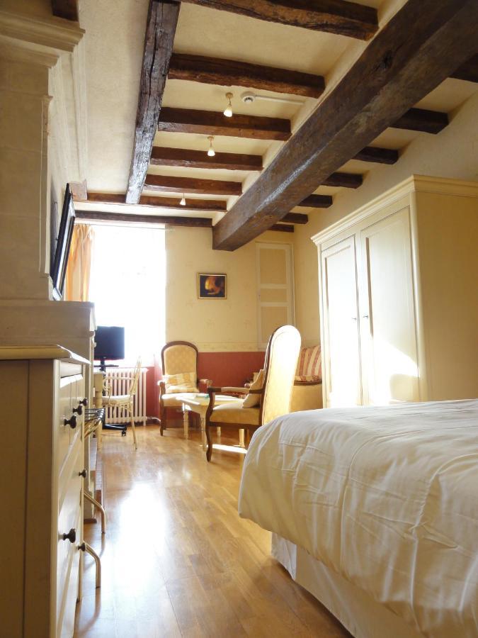 Logis Manoir De La Giraudiere Beaumont-en-Véron Eksteriør billede